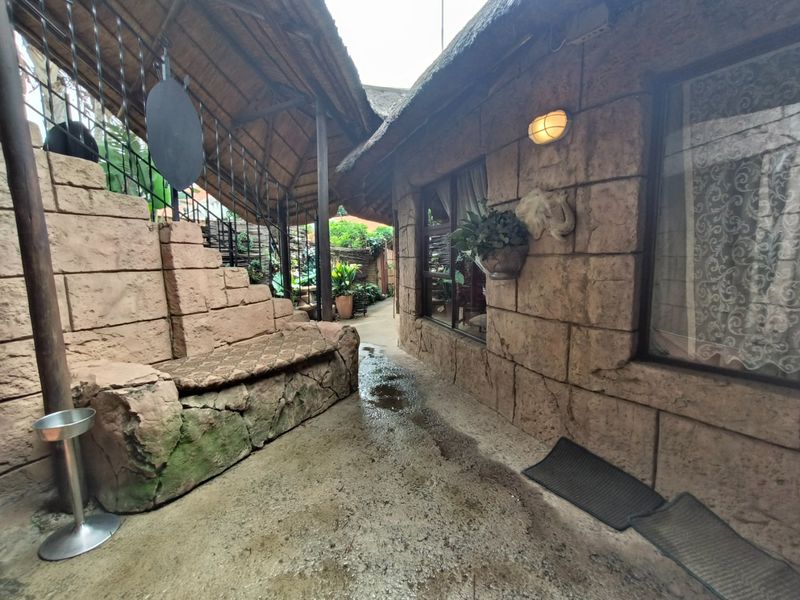 Lovely Guest House for Sale Near OR Tambo International Airport - Photo 9