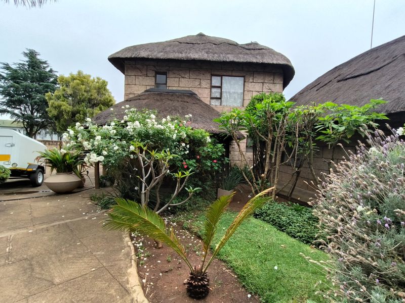 Lovely Guest House for Sale Near OR Tambo International Airport - Photo 7