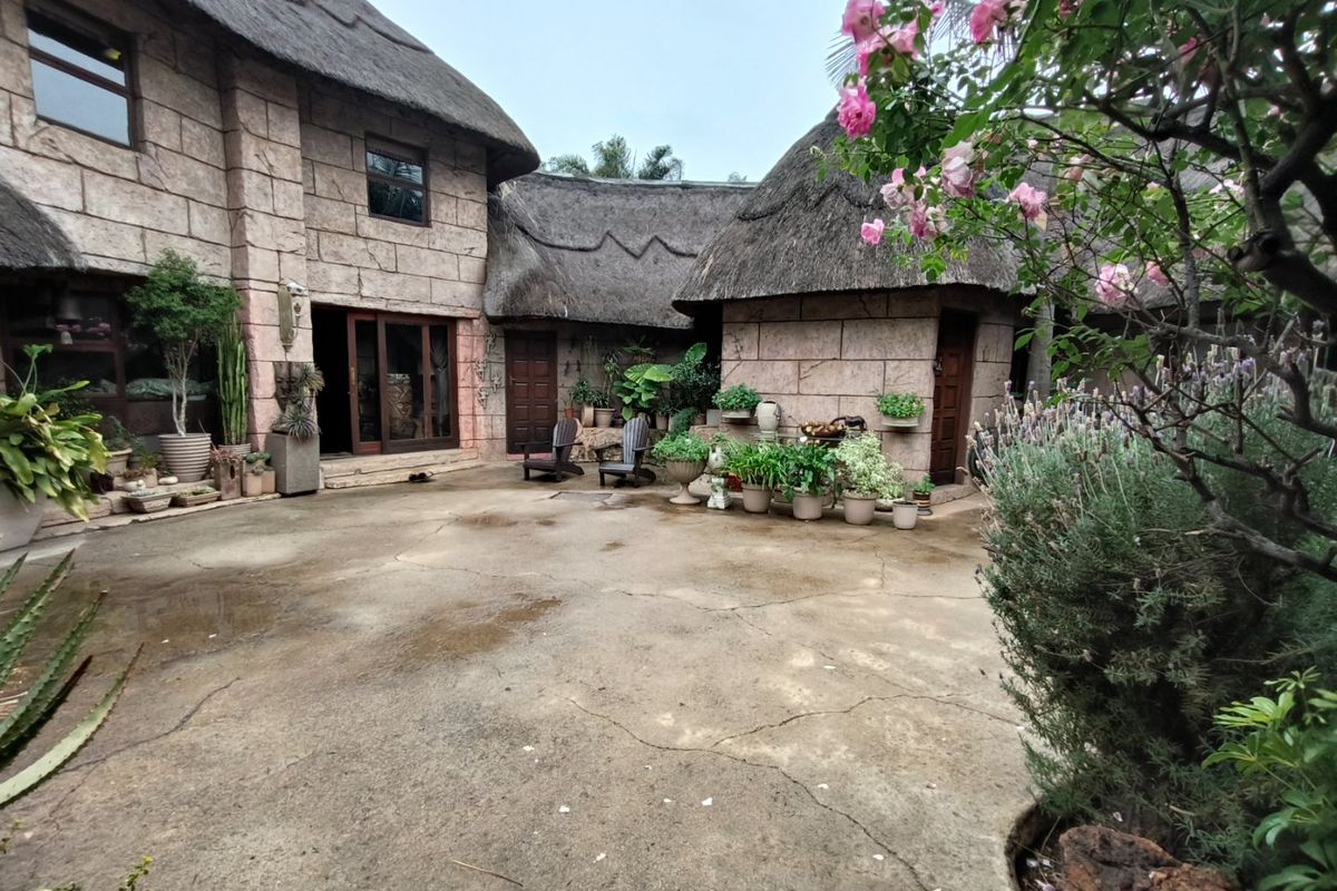 Lovely Guest House for Sale Near OR Tambo International Airport - Photo 3