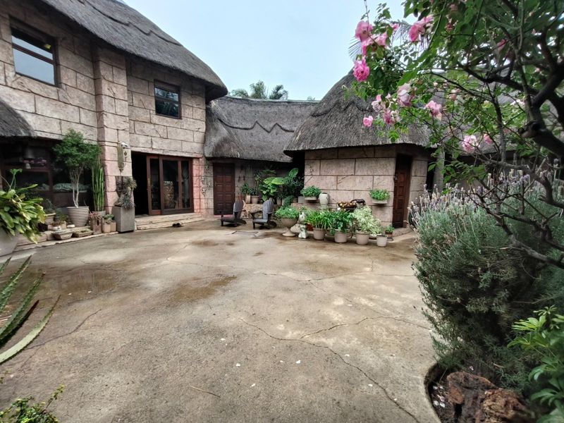 Lovely Guest House for Sale Near OR Tambo International Airport - Photo 3