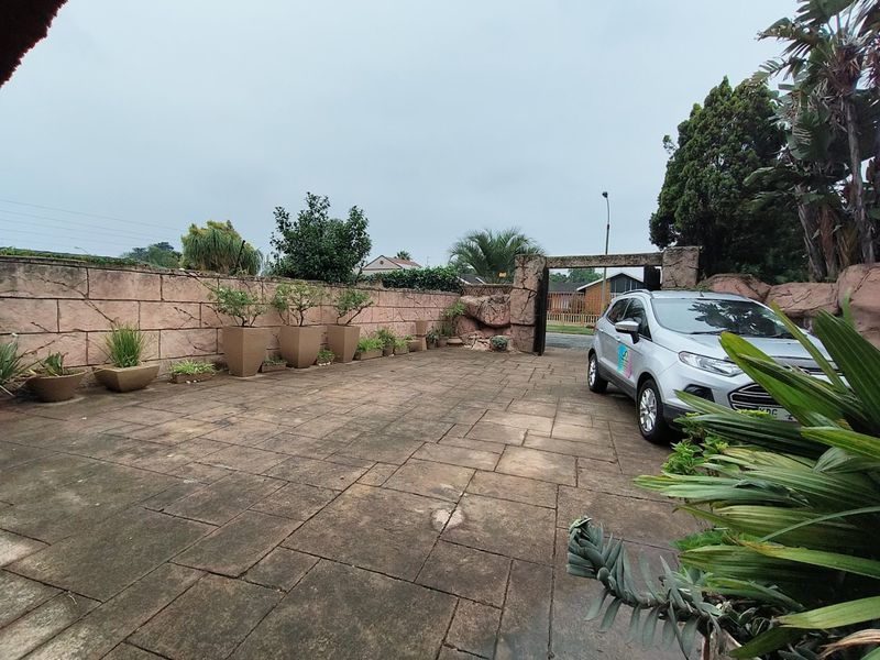 Lovely Guest House for Sale Near OR Tambo International Airport - Photo 2