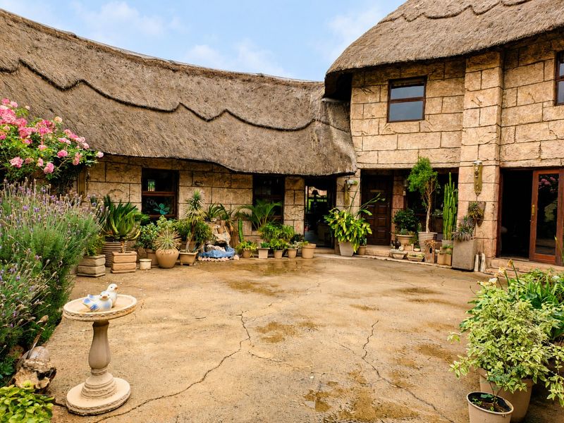 Lovely Guest House for Sale Near OR Tambo International Airport - Photo 5