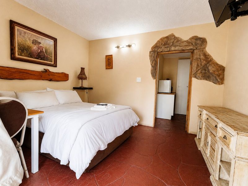 Lovely Guest House for Sale Near OR Tambo International Airport - Photo 10