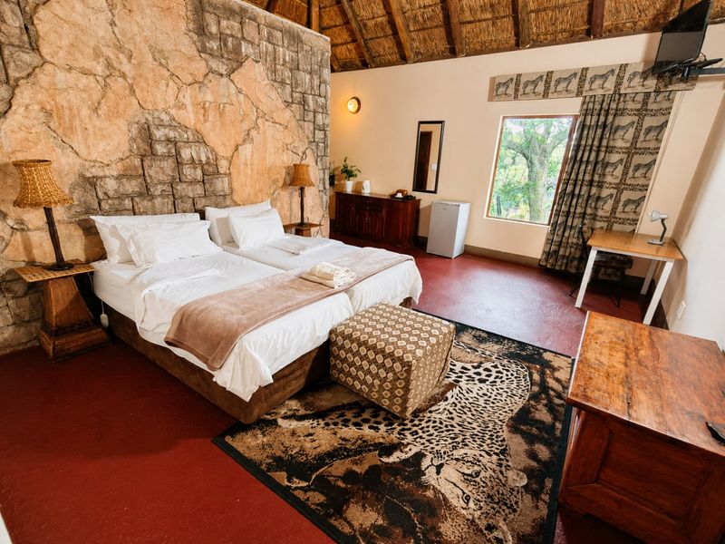Lovely Guest House for Sale Near OR Tambo International Airport - Photo 7