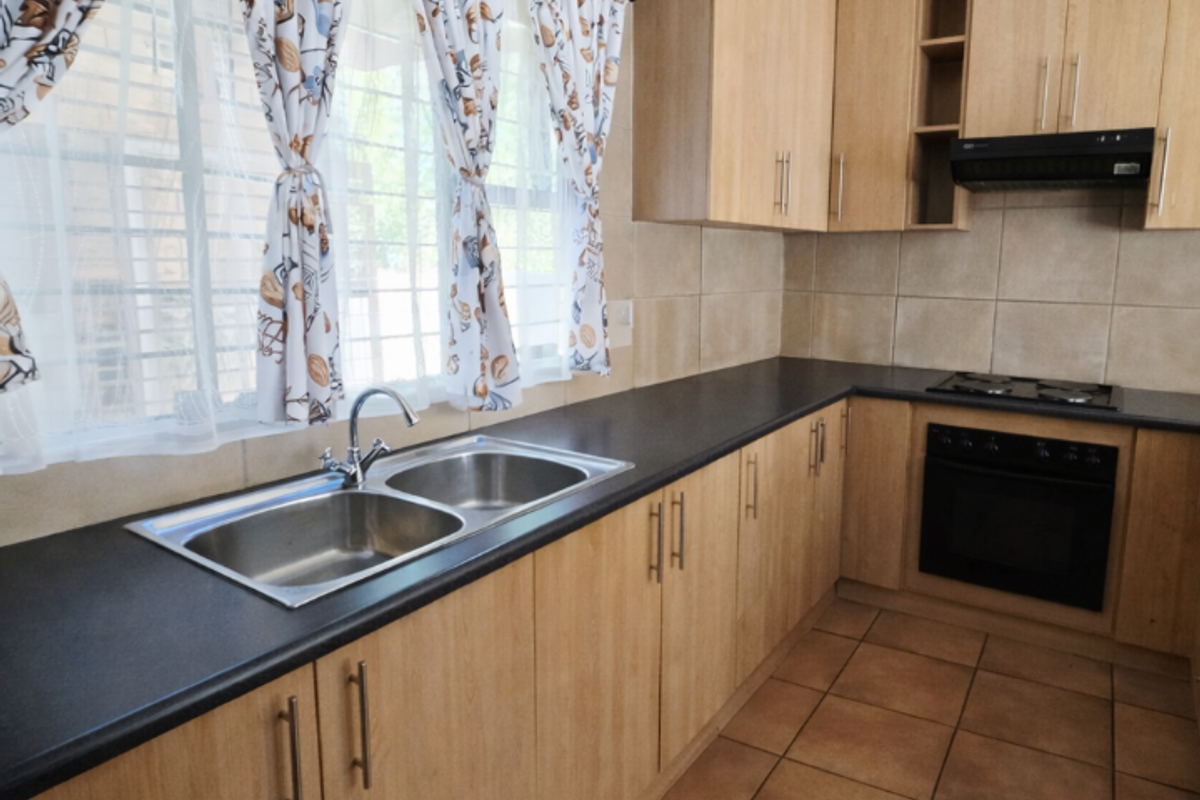 Stylish & Move-In Ready 3-Bedroom Duplex Townhouse – No Levies | Pet Friendly - Photo 3