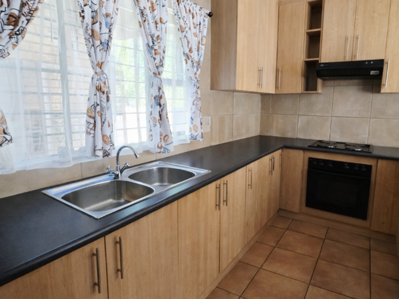 Stylish & Move-In Ready 3-Bedroom Duplex Townhouse – No Levies | Pet Friendly - Photo 3