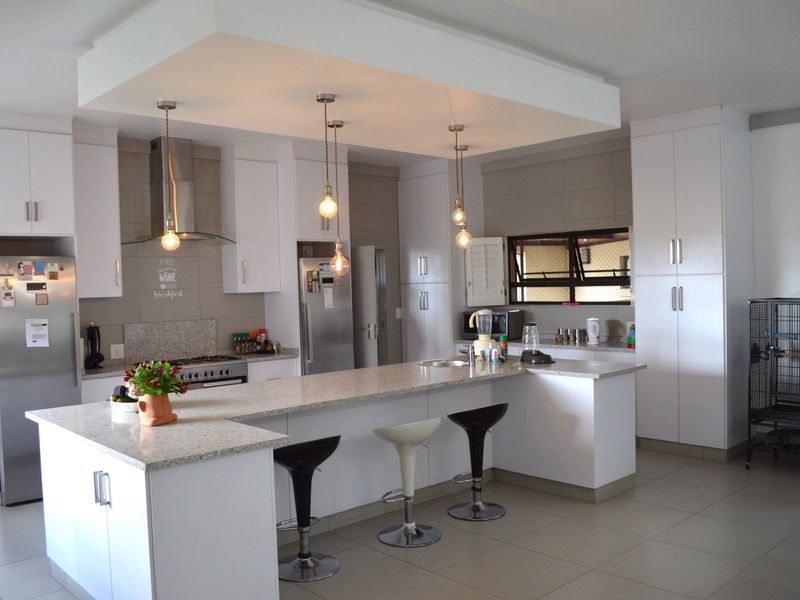 Immaculate 3 Bedroom Residence in a Prestigious Eco Estate – Wilkoppies - Photo 9