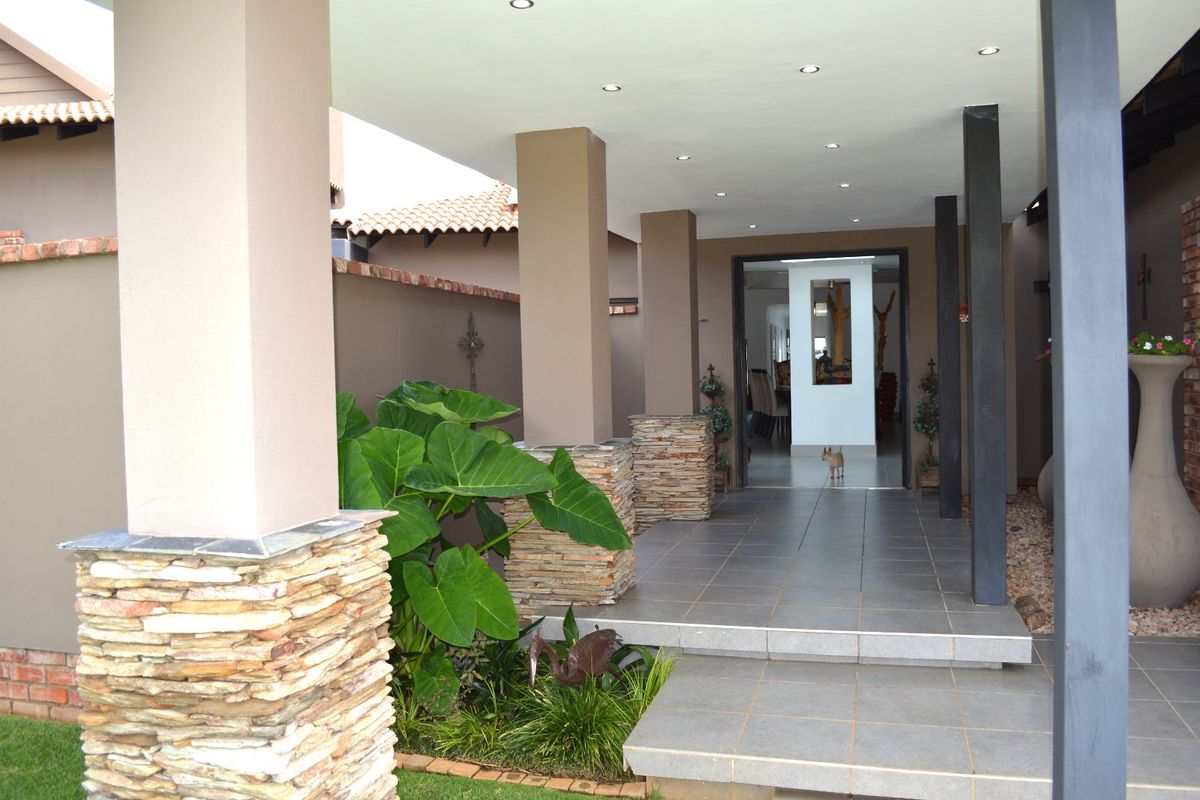 Immaculate 3 Bedroom Residence in a Prestigious Eco Estate – Wilkoppies - Photo 2