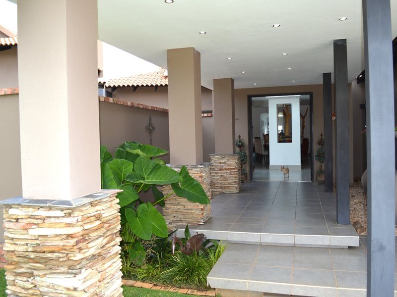 Immaculate 3 Bedroom Residence in a Prestigious Eco Estate – Wilkoppies - Photo 2