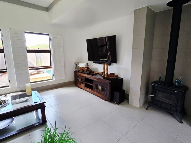 Immaculate 3 Bedroom Residence in a Prestigious Eco Estate – Wilkoppies - Photo 8