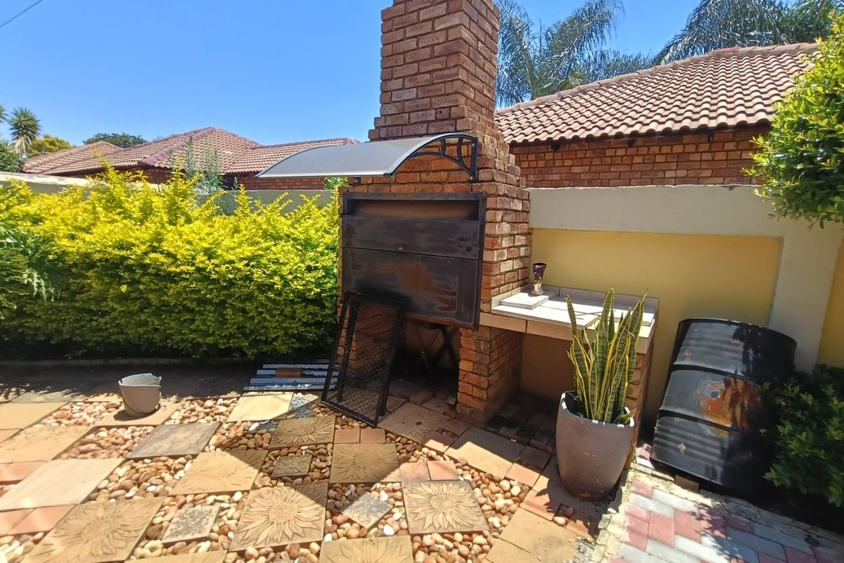 3 Bedroom Full Title Townhouse | Move-In Ready - Photo 4