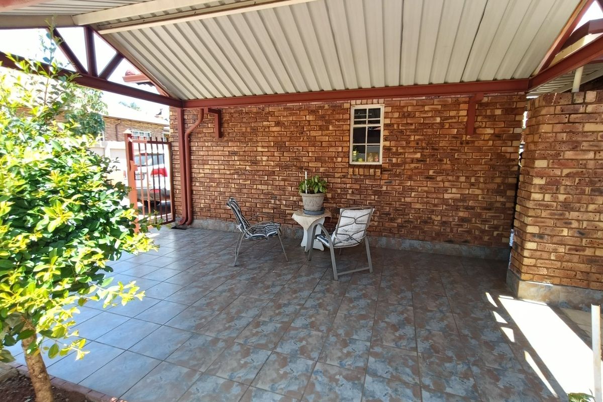 3 Bedroom Full Title Townhouse | Move-In Ready - Photo 2