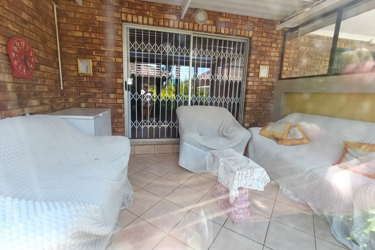 3 Bedroom Full Title Townhouse | Move-In Ready - Photo 5