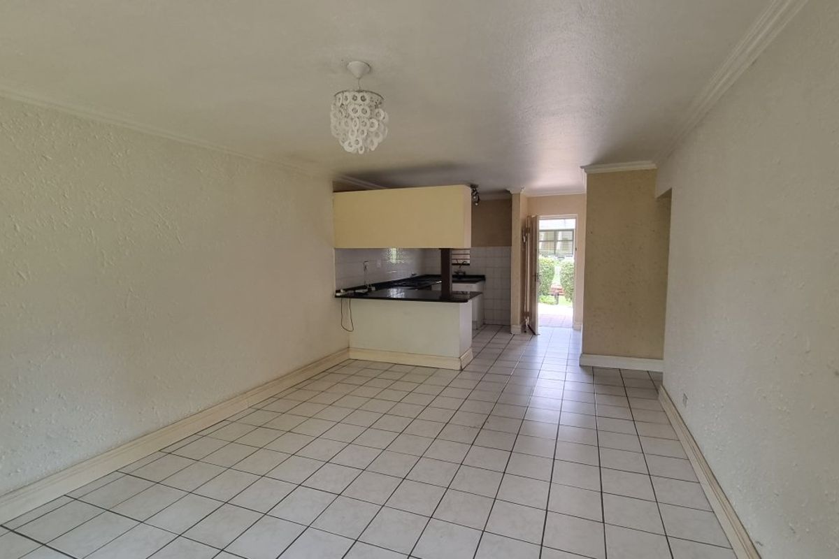 LOCK-UP-AND-GO LIVING WITH GARDEN & POOL ACCESS! - Photo 3