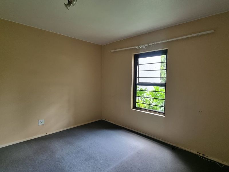 LOCK-UP-AND-GO LIVING WITH GARDEN & POOL ACCESS! - Photo 5