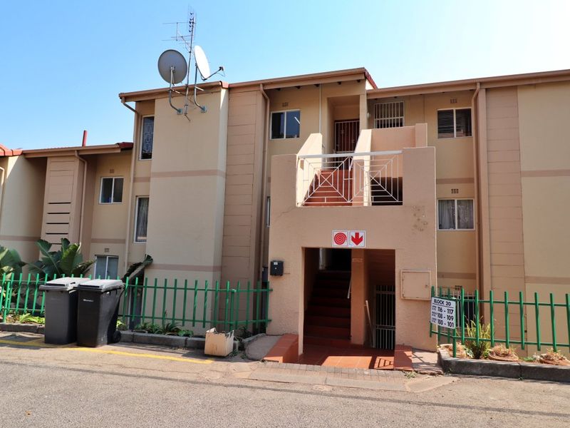 MODERN LIVING WITH PANORAMIC VIEWS! - Photo 3