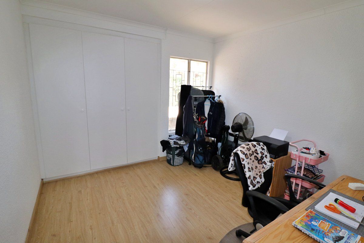 MODERN LIVING WITH PANORAMIC VIEWS! - Photo 5