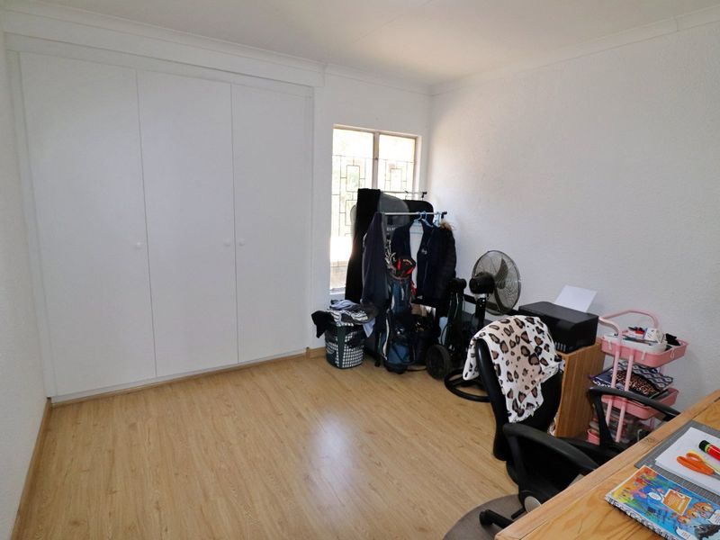 MODERN LIVING WITH PANORAMIC VIEWS! - Photo 5