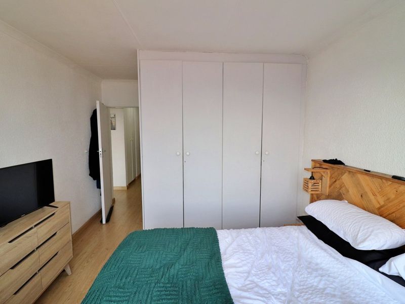 MODERN LIVING WITH PANORAMIC VIEWS! - Photo 8