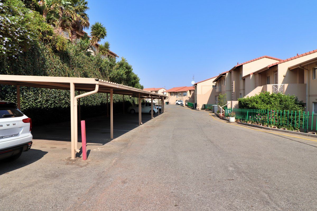 MODERN LIVING WITH PANORAMIC VIEWS! - Photo 2