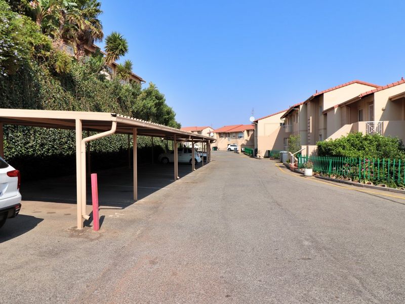 MODERN LIVING WITH PANORAMIC VIEWS! - Photo 2