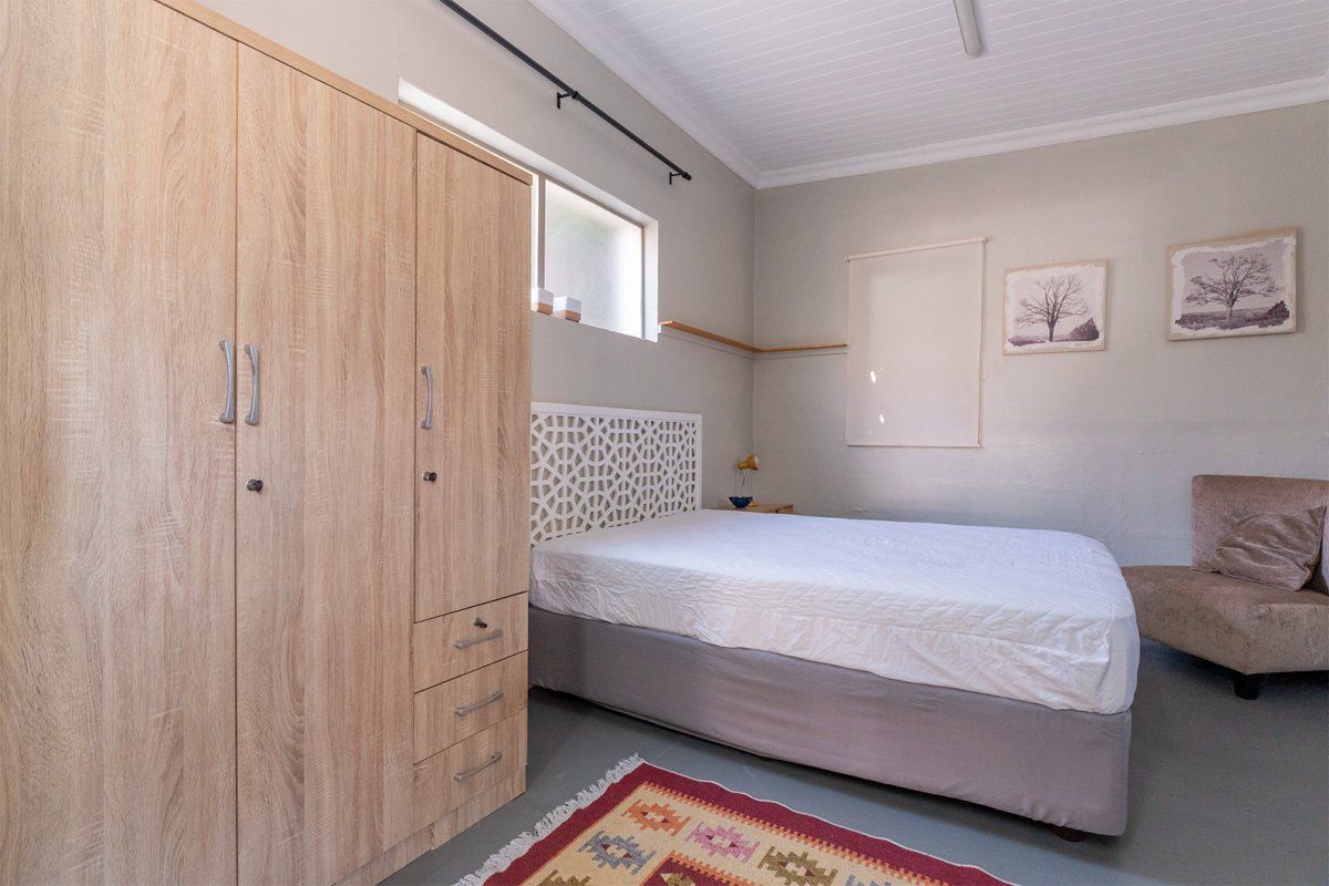 Charming 3-Bedroom Family Home with Granny Flat on Spacious 495 m2 Stand - Photo 4