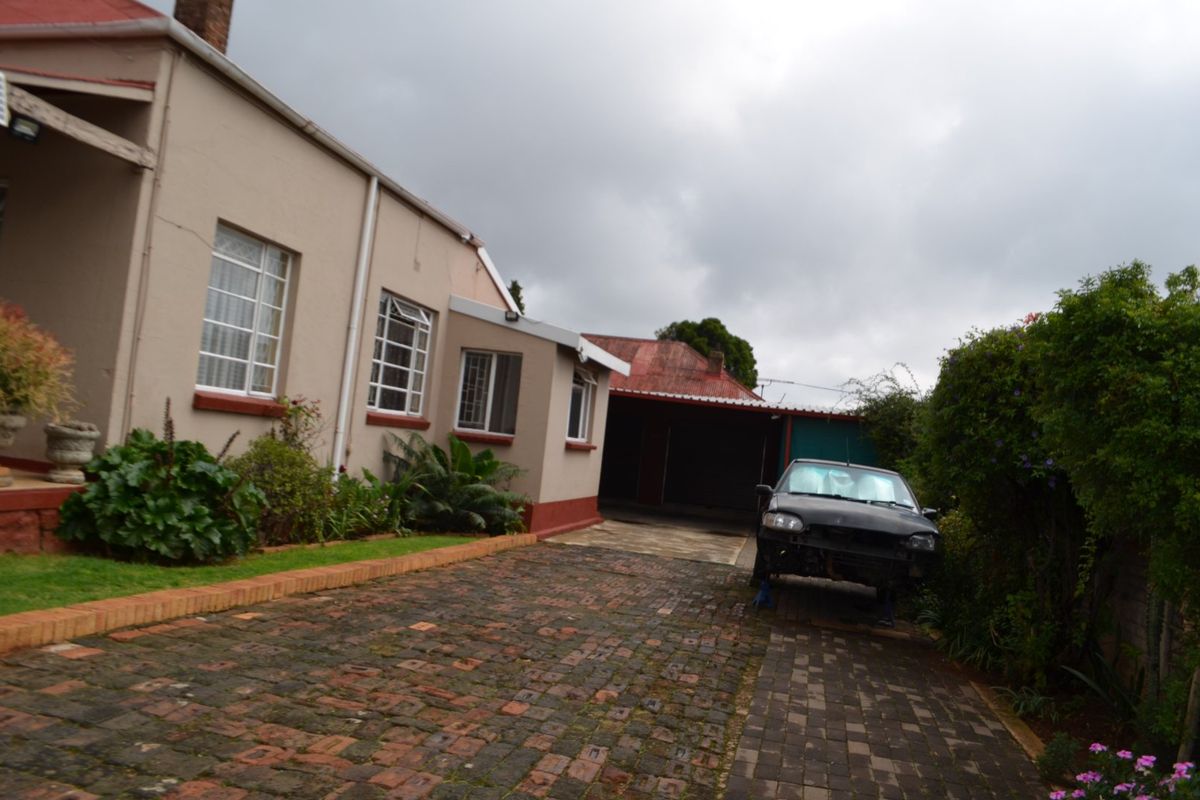 Family Home in Krugersdorp West. - Photo 3
