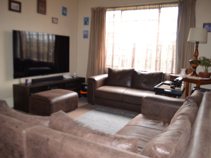 Family Home in Krugersdorp West. - Photo 9