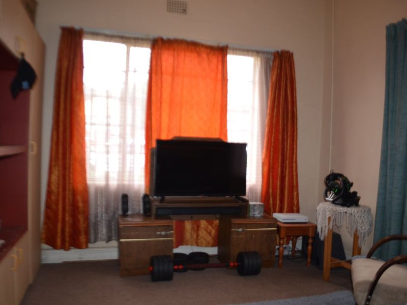 Family Home in Krugersdorp West. - Photo 8