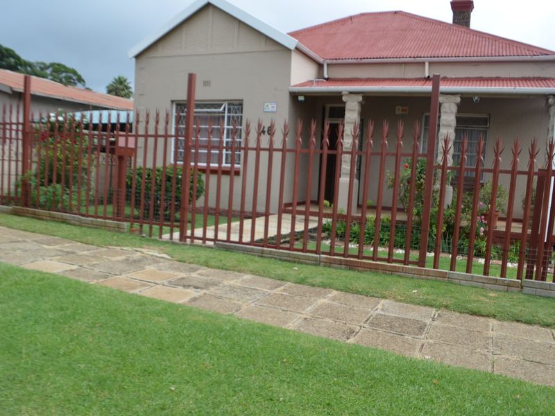 Family Home in Krugersdorp West. - Photo 2
