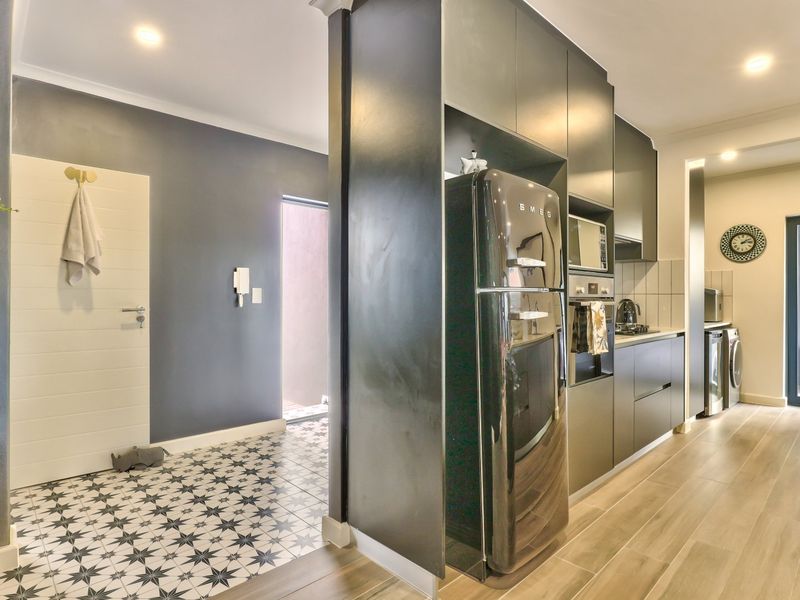 Unfurnished Stylish Modern Double Story House - Photo 9