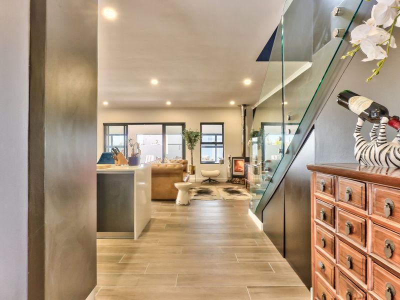 Unfurnished Stylish Modern Double Story House - Photo 7