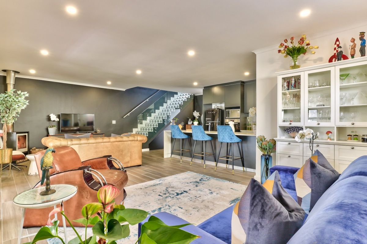 Unfurnished Stylish Modern Double Story House - Photo 2