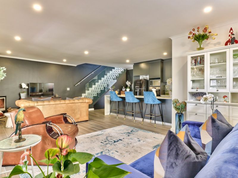 Unfurnished Stylish Modern Double Story House - Photo 2