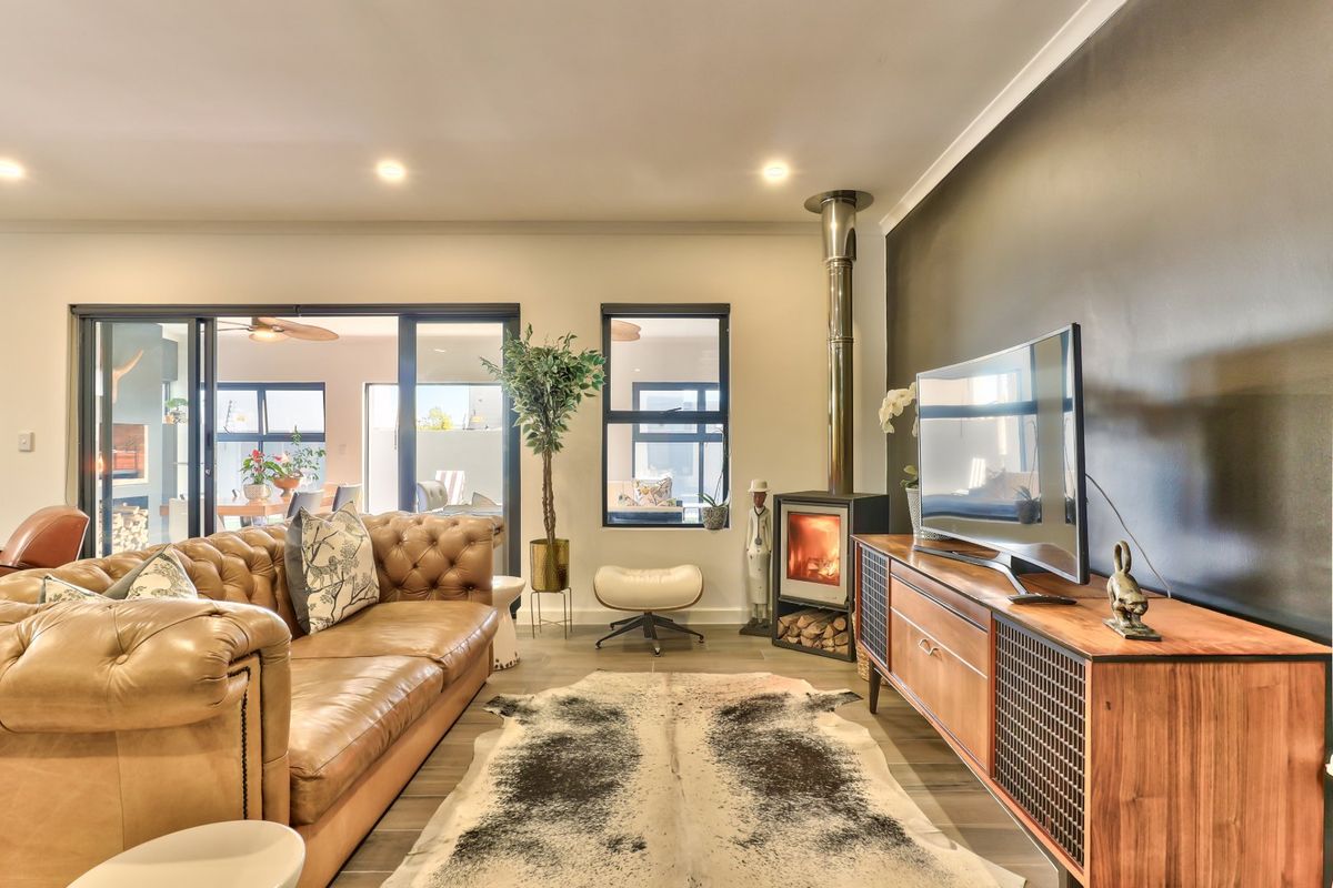 Unfurnished Stylish Modern Double Story House - Photo 3