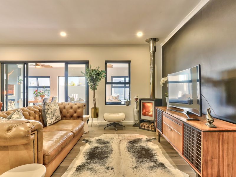 Unfurnished Stylish Modern Double Story House - Photo 3