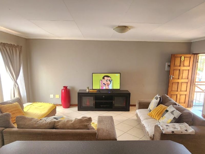 2 Bedroom Apartment in Brits - Photo 5