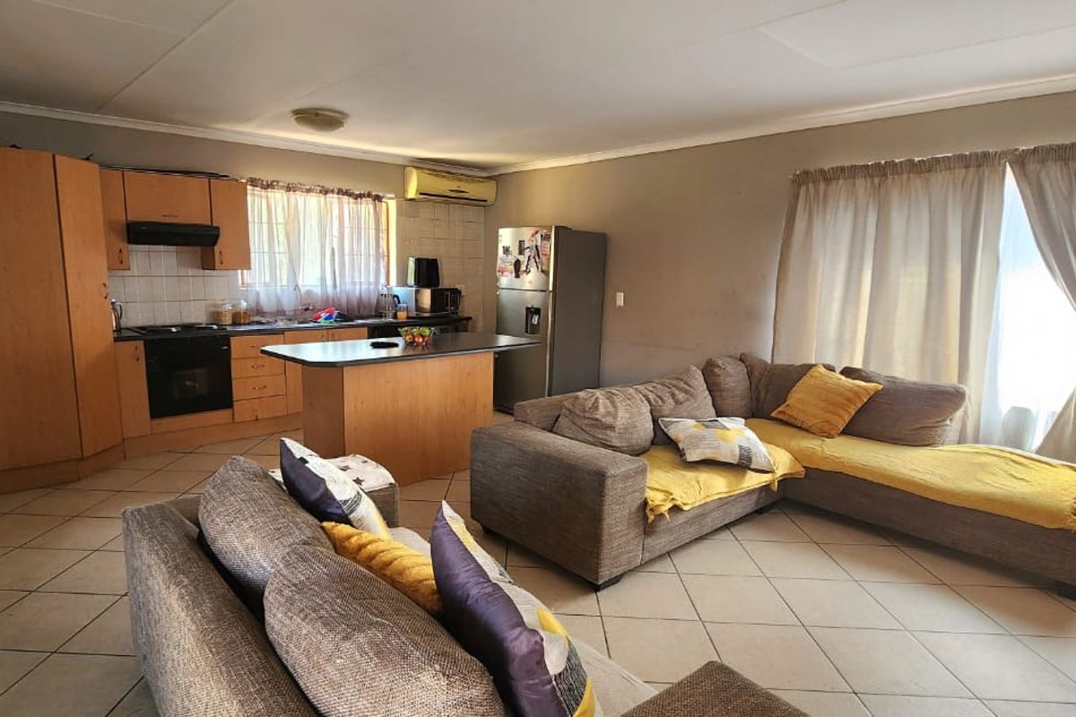 2 Bedroom Apartment in Brits - Photo 3