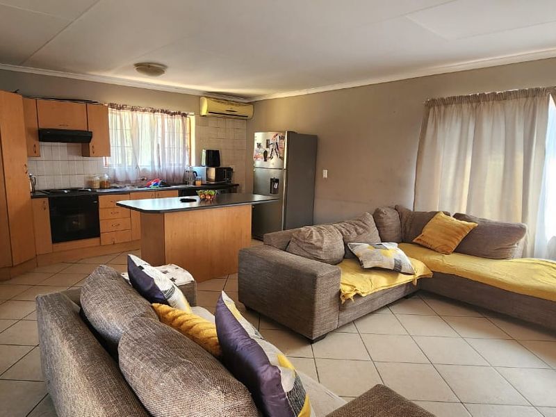2 Bedroom Apartment in Brits - Photo 3