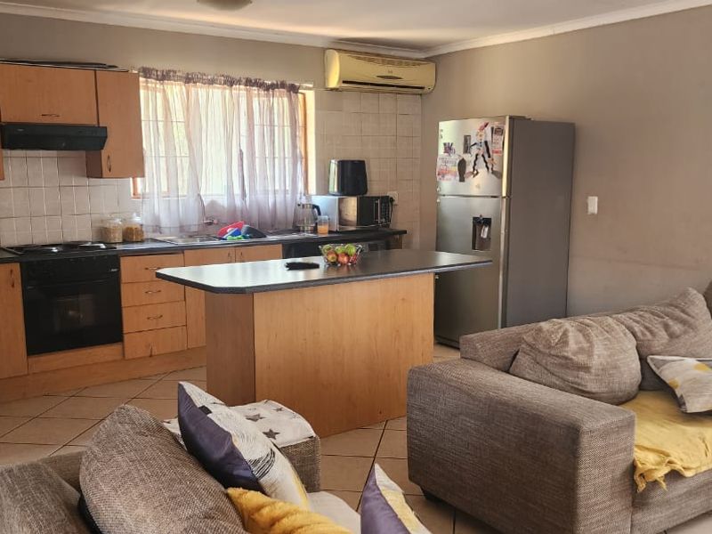 2 Bedroom Apartment in Brits - Photo 4