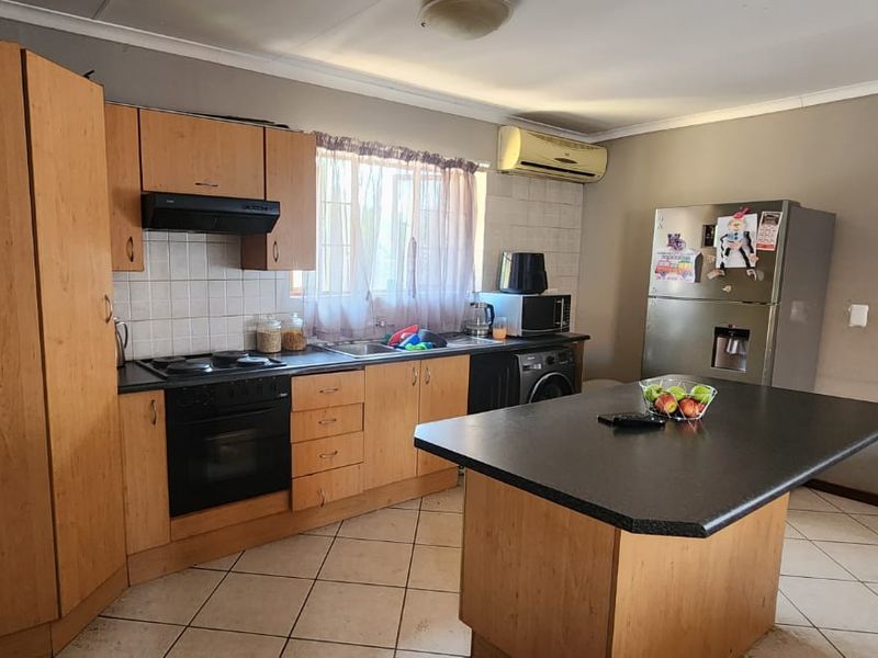 2 Bedroom Apartment in Brits - Photo 6