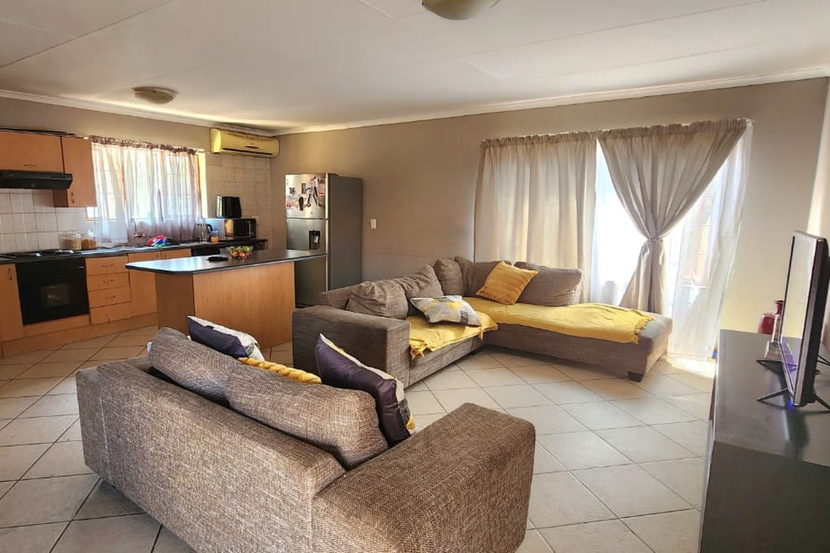 2 Bedroom Apartment in Brits - Photo 2