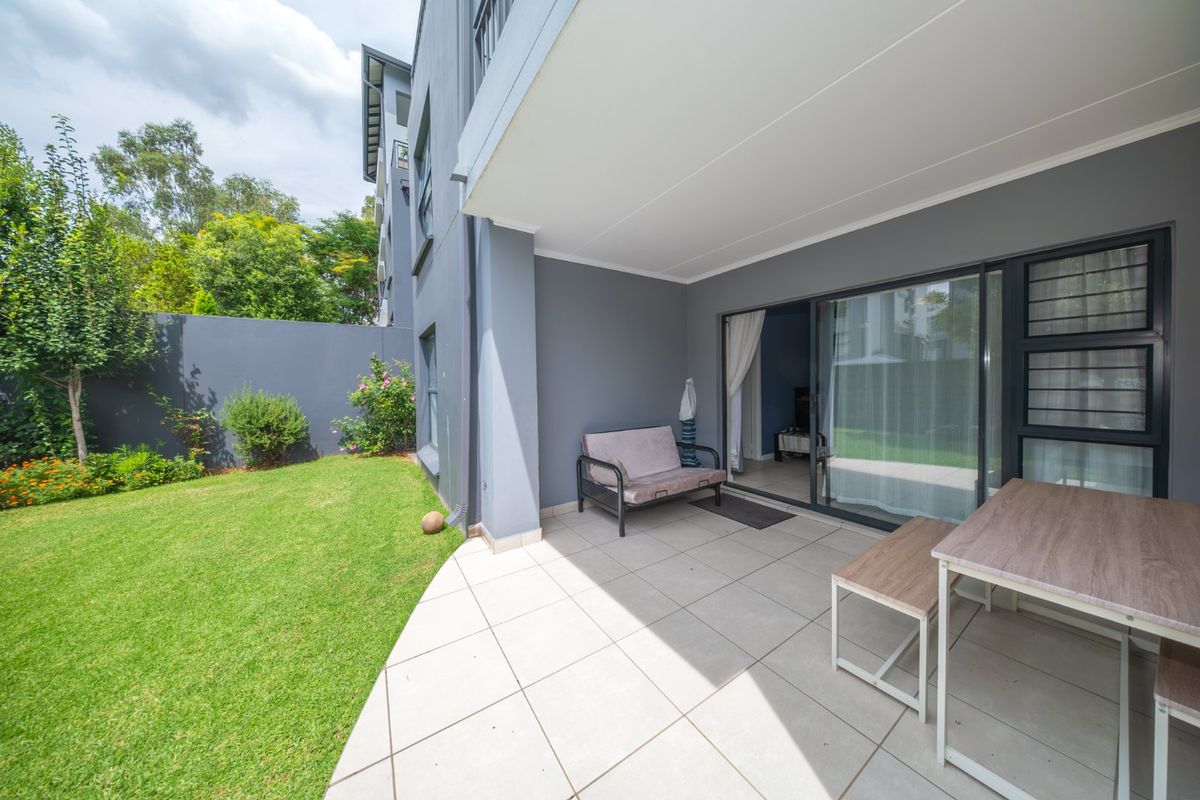 Stunning 3-Bedroom Ground Floor Gem with Private Garden - Photo 2