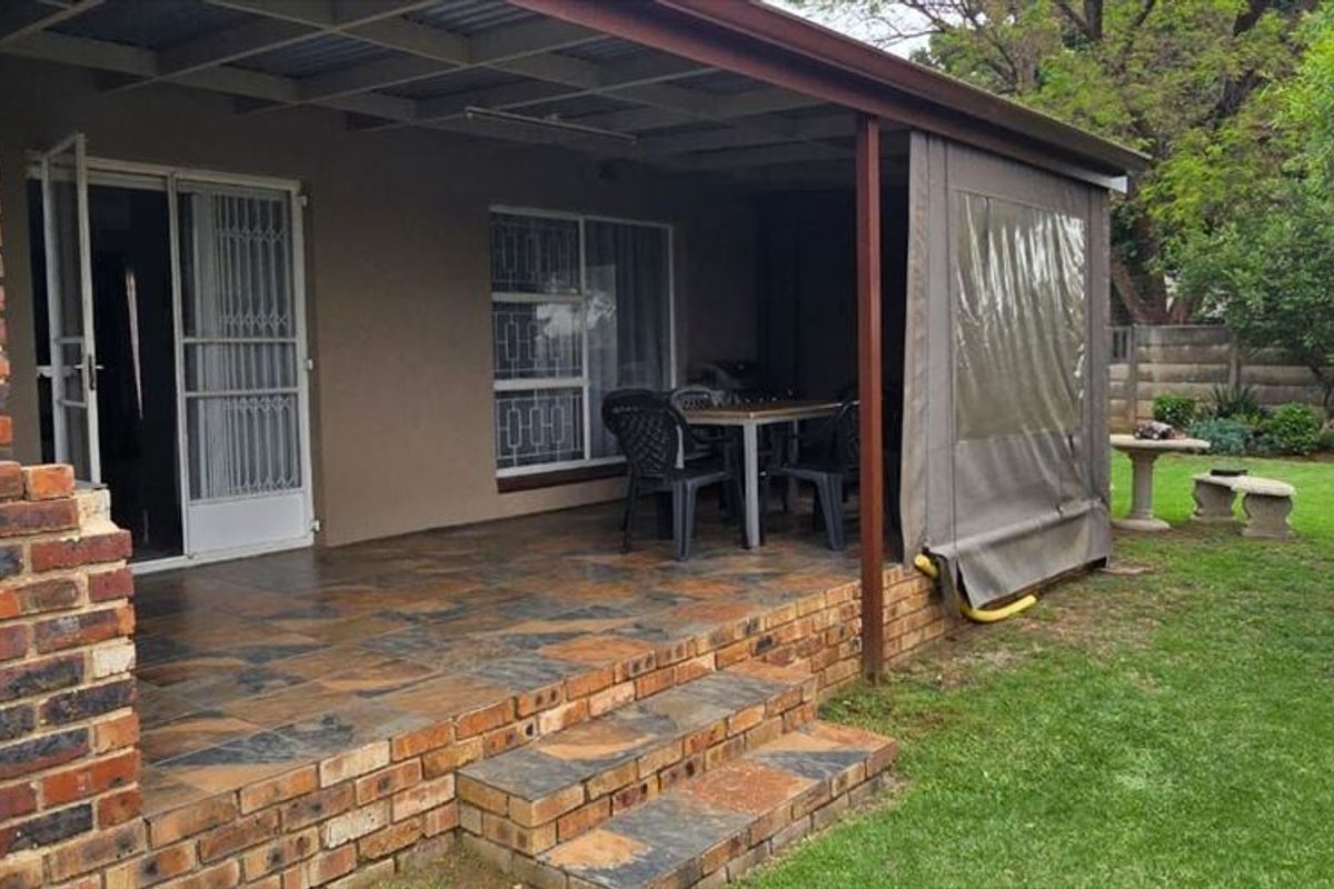 Spacious Family Home With Extras - Photo 3