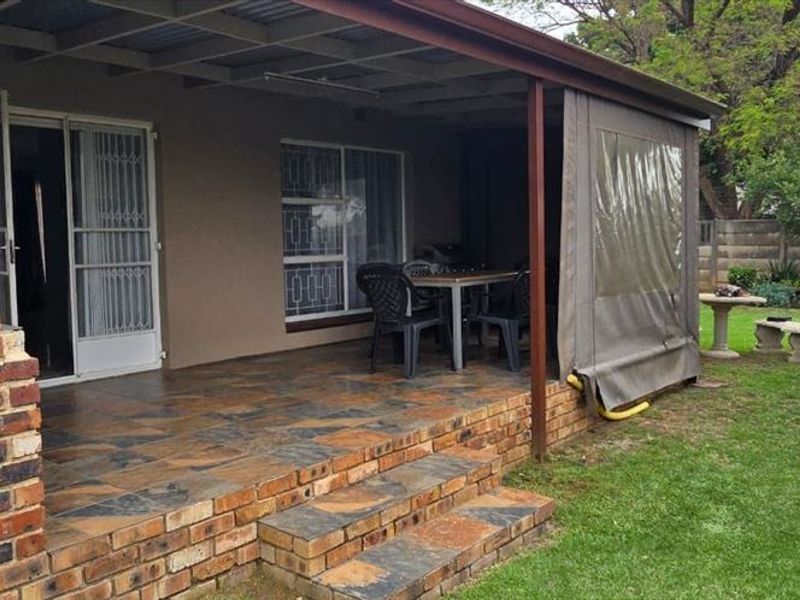 Spacious Family Home With Extras - Photo 3