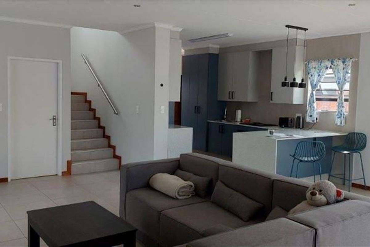 Spacious Family Home With Comfort - Photo 2