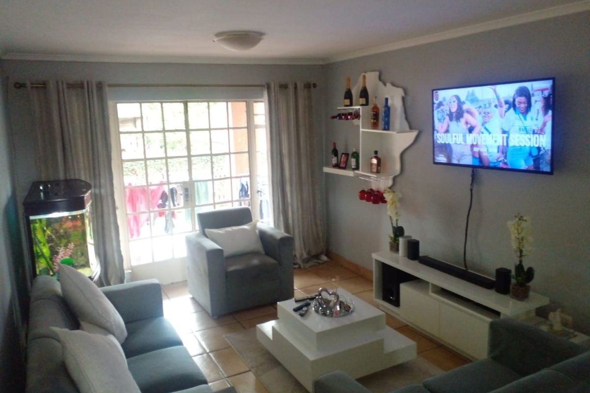 2 bedroom 1 bathroom groundfloor apartment in Castle View,Germiston available for sale - Photo 2