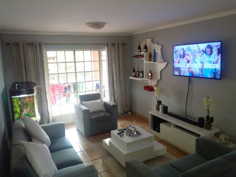 2 bedroom 1 bathroom groundfloor apartment in Castle View,Germiston available for sale - Photo 2