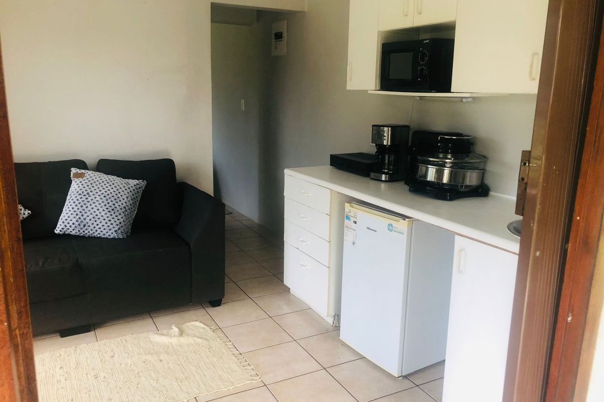 1 Bedroom, 1 Bathroom House To Let In Morningside, Durban - Photo 3