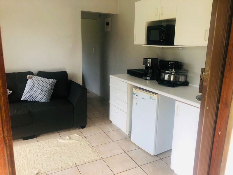 1 Bedroom, 1 Bathroom House To Let In Morningside, Durban - Photo 3